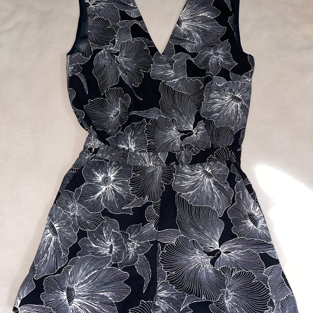 LOFT‎ Black and White Sleeveless V-Neck Romper